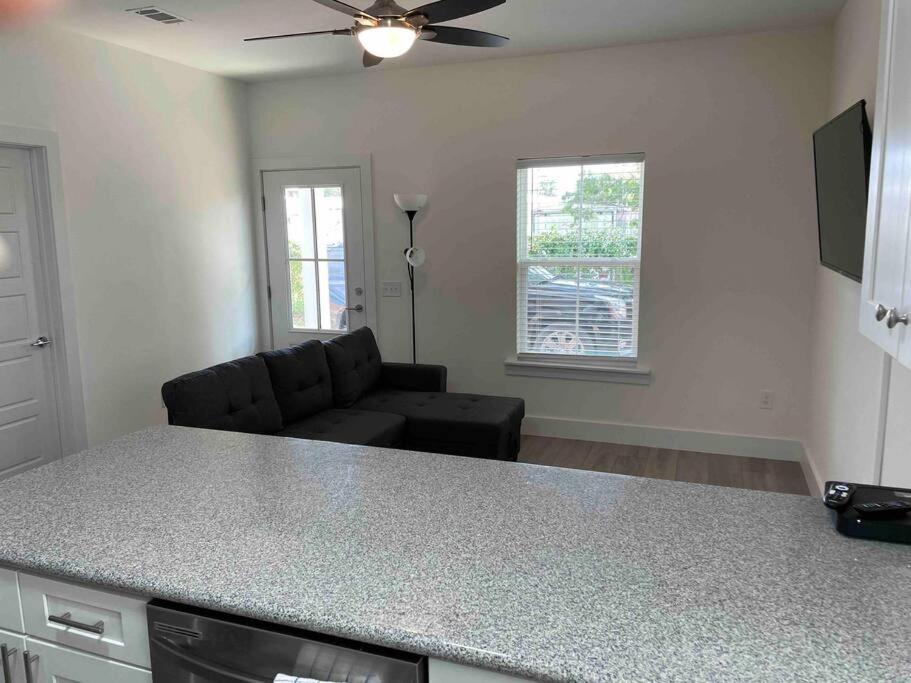 Charming 1 Bedroom Cottage Close To Dtown Nas Bchs Pensacola Exterior photo
